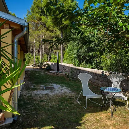 Agava-miran Odmor Uz Borovu Sumu Apartment